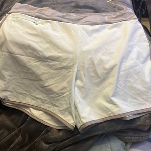 Hang Ten shorts never worn. Size XL